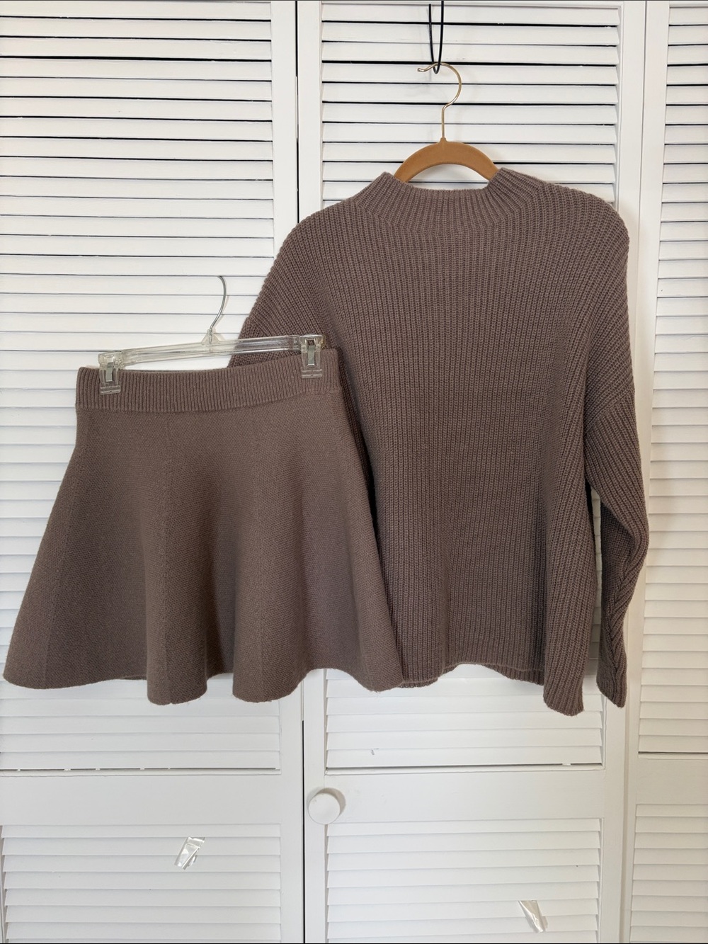 Cozy Knit Skirt and Sweater Set in Taupe – Versatile Women’s Skirt Set